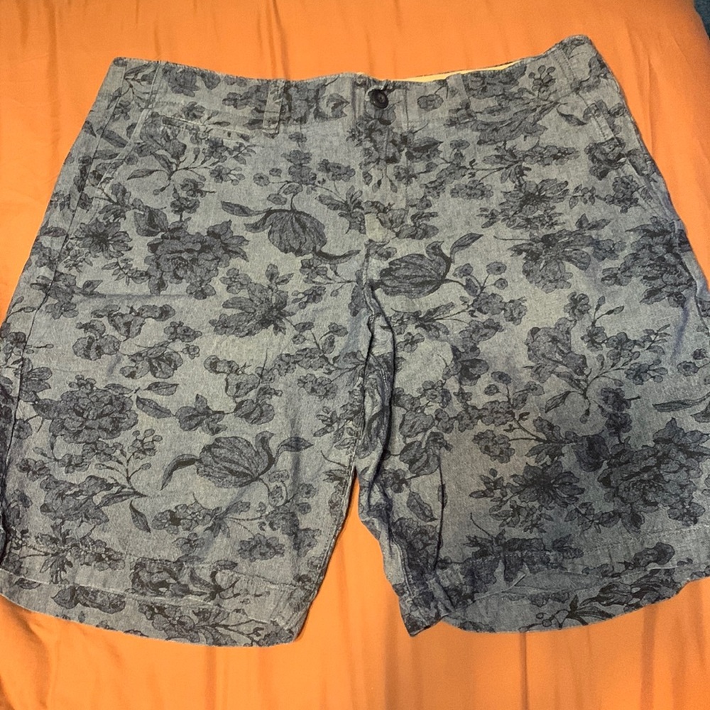 Mens 34 Floral Design Shorts